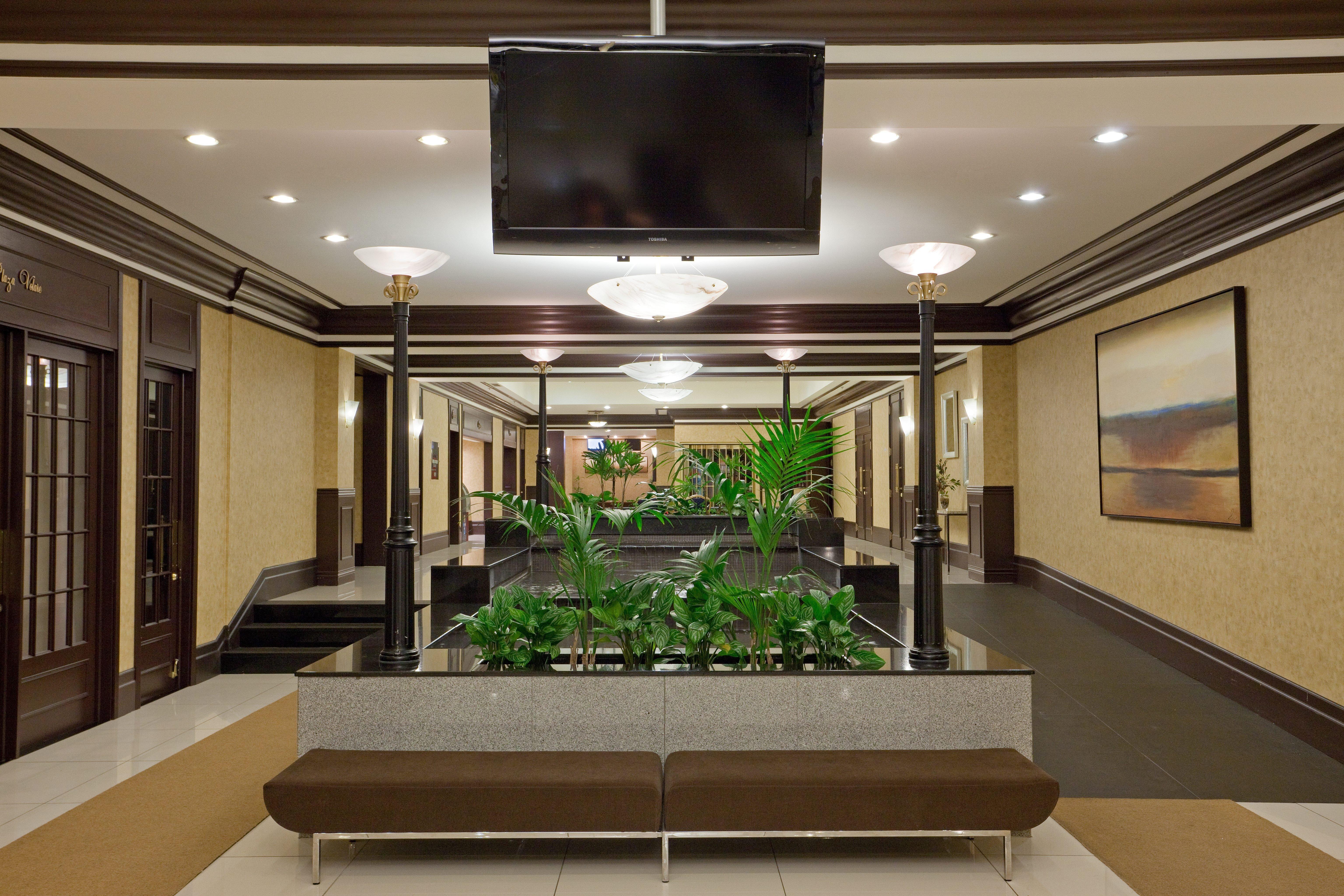 Armon Plaza Montreal Airpt, Trademark Collection By Wyndham Exterior foto